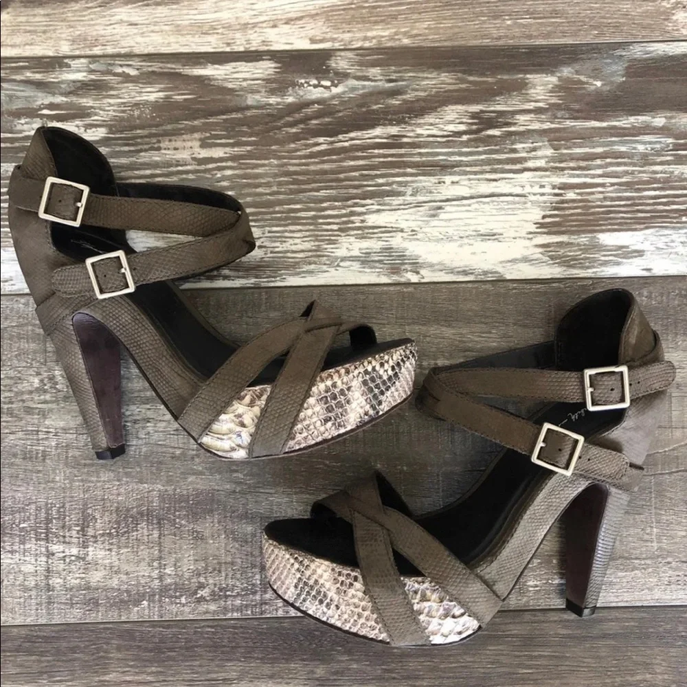 Elizabeth and James stylish platform
